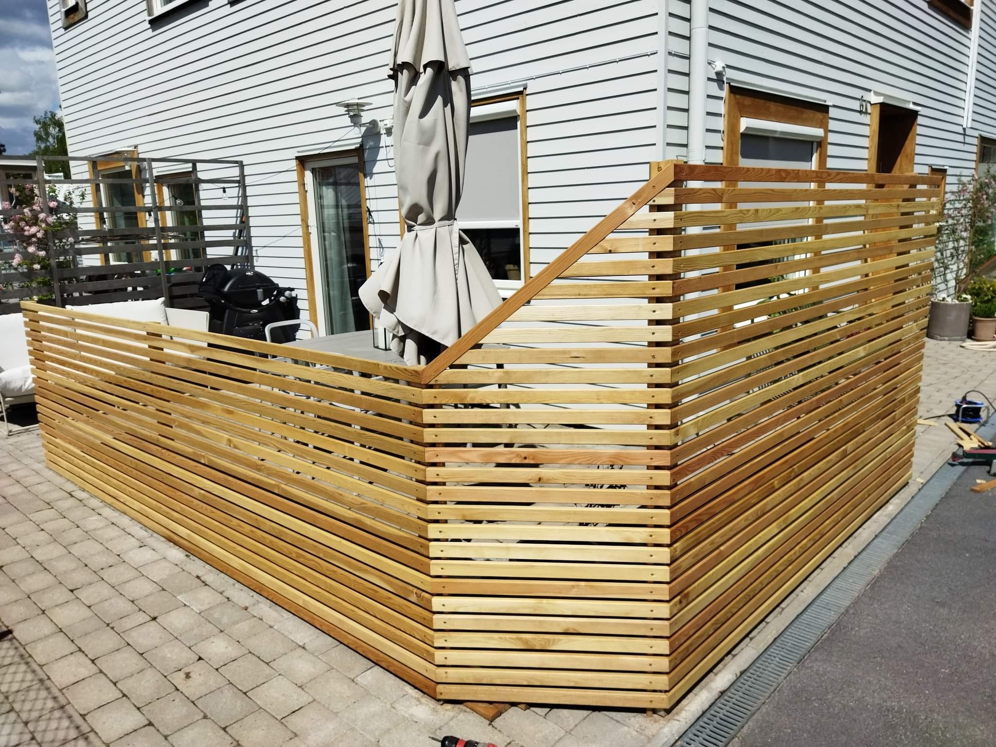 Modernt trästaket (1,2m)