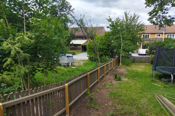 Trästaket byggt i Sollentuna