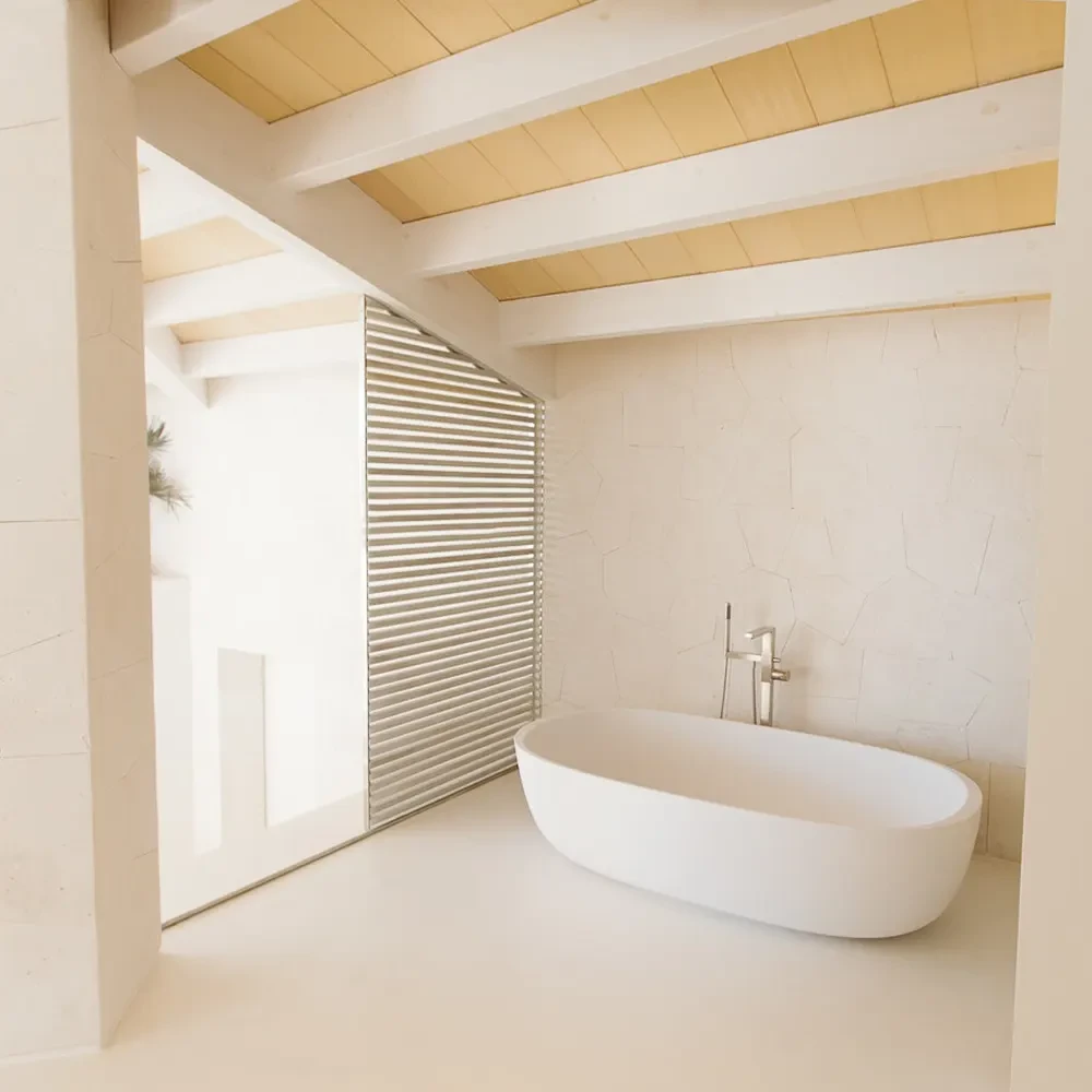 Badrumsvägg med mikrocement istället för kakel